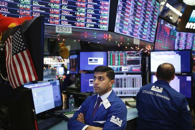 img2_nyse_trader.jpg